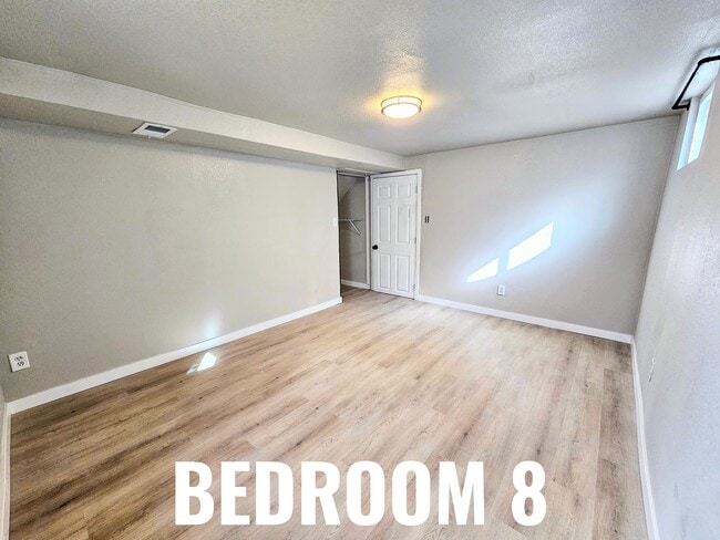 Foto del edificio - 9210 Meade St