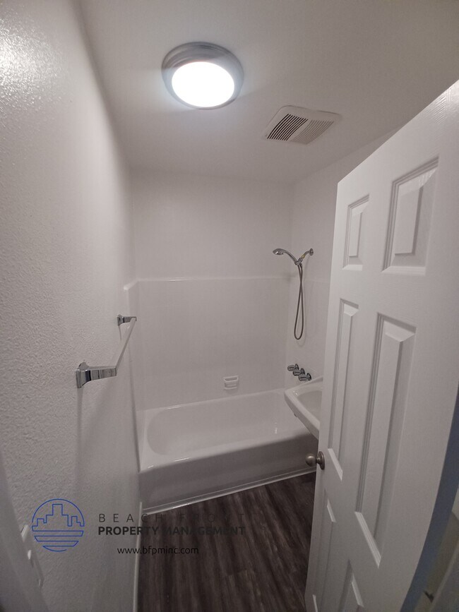 Foto del edificio - 1145 E 1st St