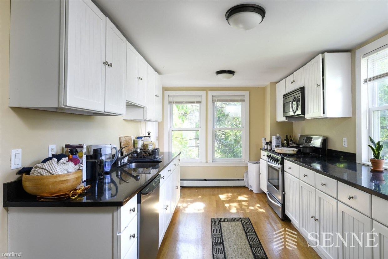 3 br, 1 bath - 212 Harvard St Unit 2R - 3 br, 1 bath  - 212 Harvard St Unit 2R