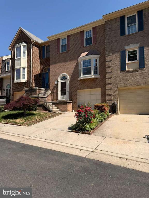 Building Photo - 5976 Norham Dr