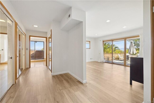 Building Photo - 16347 Mandalay Dr