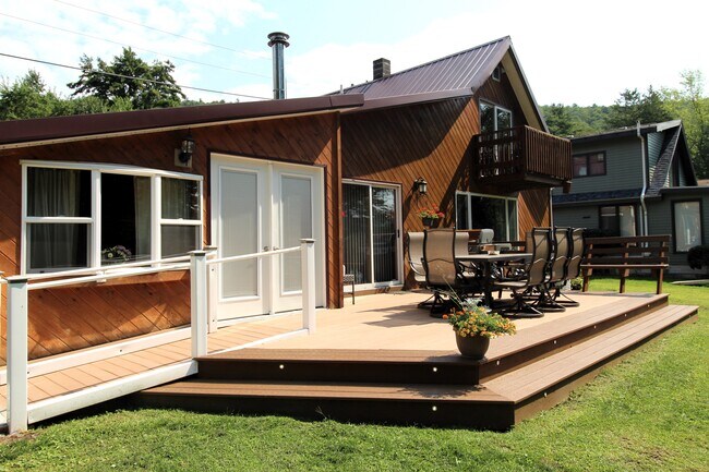 Entrada a la Unidad n.° 2 - 133 Cliffside Cir