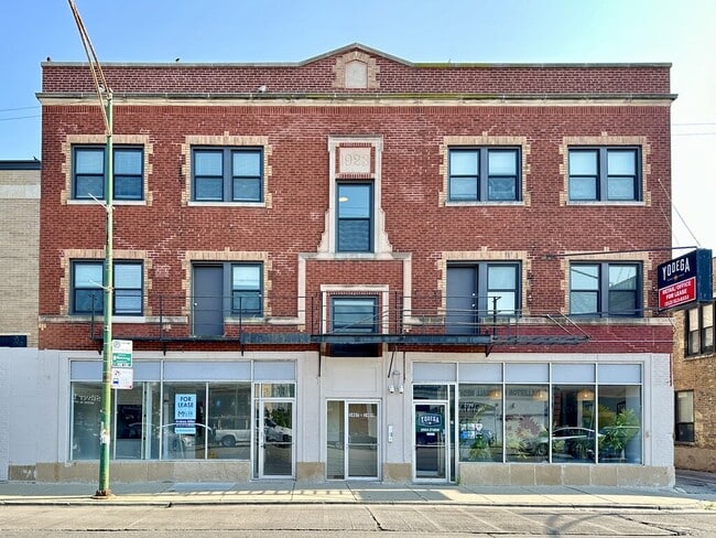 Building Photo - 3407 W Fullerton Ave