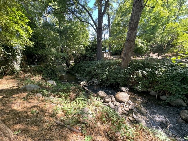 Foto del edificio - 16 Van Ness Ave