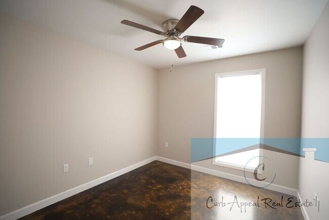 Foto del edificio - Beautiful 4 bed 2 bath home - HUD accepted!!