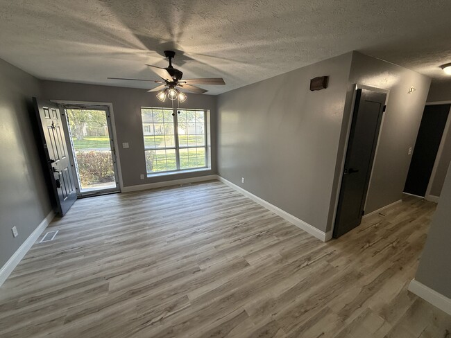 Building Photo - 2706 Portsmouth Dr E