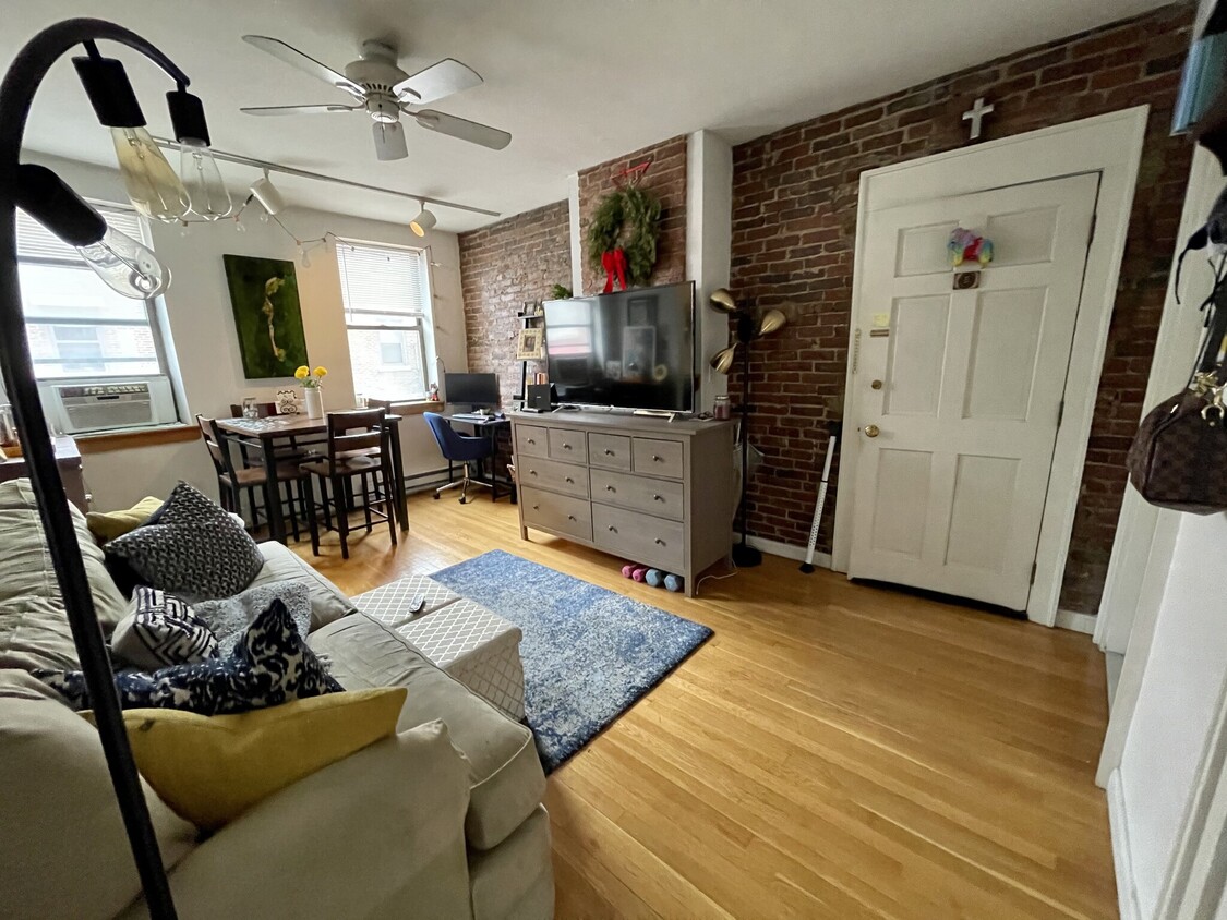 Primary Photo - 13 Thacher St