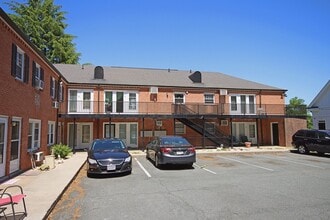Building Photo - 2114 Ivy Rd