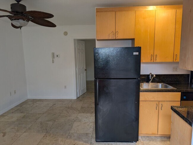 Foto del edificio - 728 NE 13th Ct