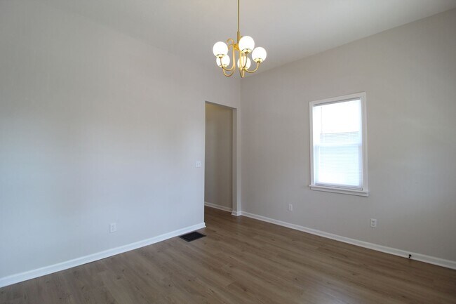 Foto del edificio - 2 Bedroom 1.5 Bath Home In Strawberry Hill