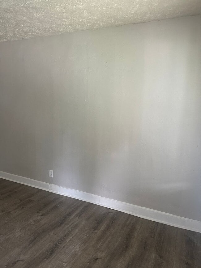 Building Photo - 409 N Gray St