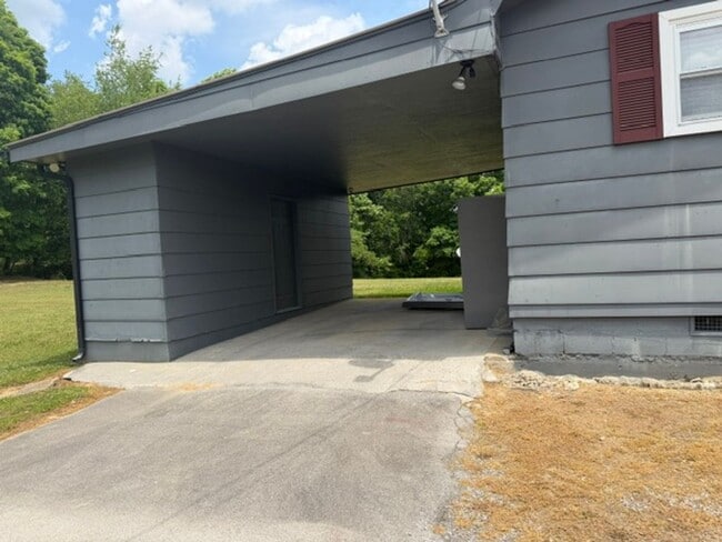 Building Photo - Loudon 37774 - COMING SOON! Available  by June 15th! 3 bedroom, 1 bath home - Contact Linda Meese...