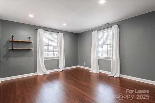 Building Photo - 107 S Laurel Ave