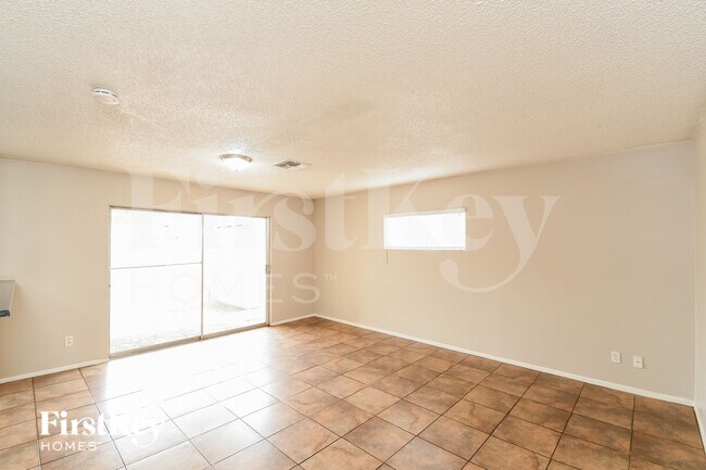 Foto del edificio - 940 E Loma Vista Dr