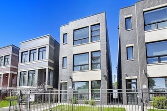 Building Photo - 552 E 46th Pl