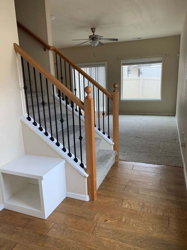 Foto del edificio - 597 S Grey Pine Ln
