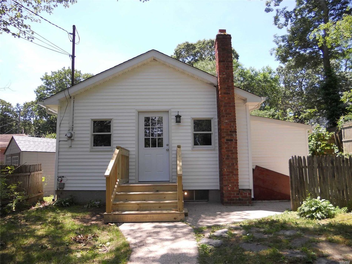 18 Garden Rd, Sound Beach, NY 11789 House Rental in Sound Beach, NY