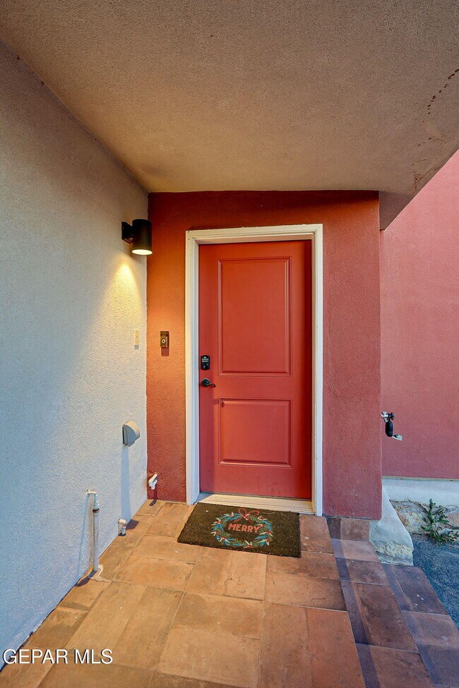 Foto del edificio - 4016 Camelot Heights Dr