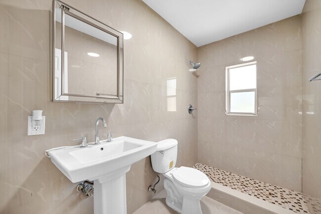 Foto del edificio - 555 NW 90th St