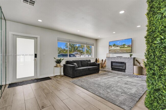 Foto del edificio - 1701 NW 187th St