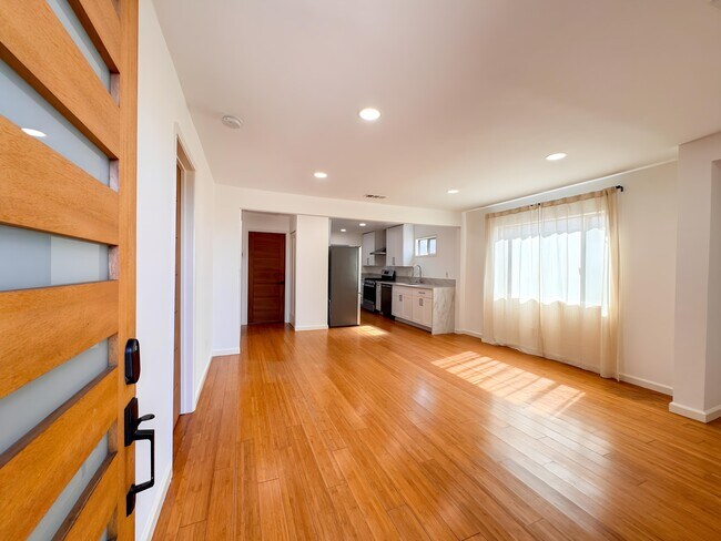 Foto del edificio - 958 Camulos St