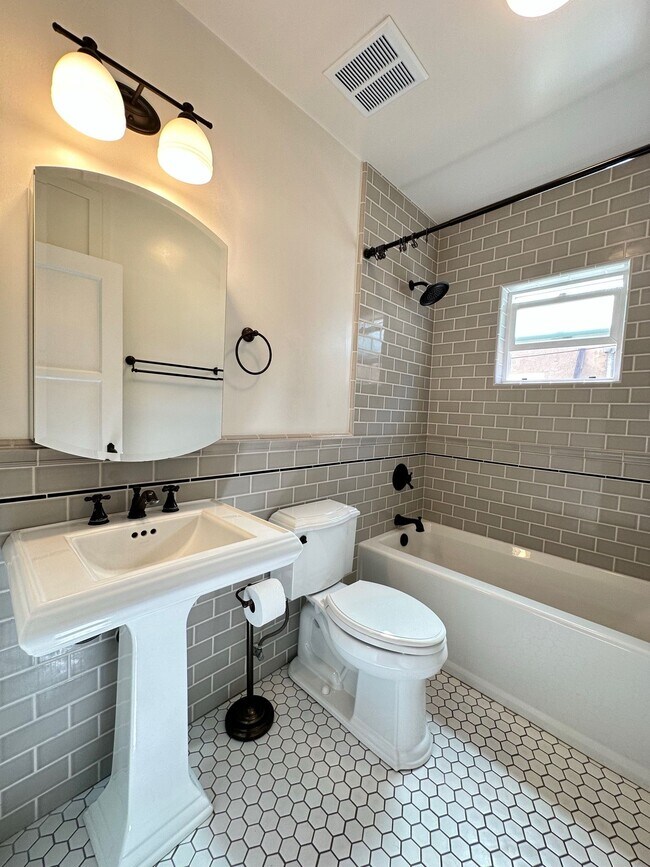 1040 W Almond Ave Unit 1040, Orange, CA 92868 Apartments in Orange