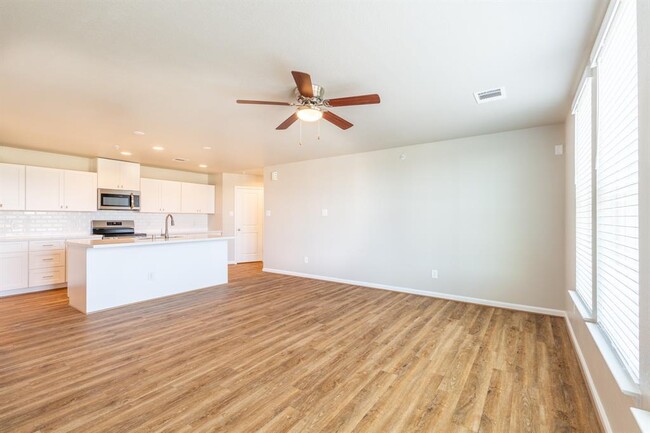 Building Photo - 215 Park Place Cir