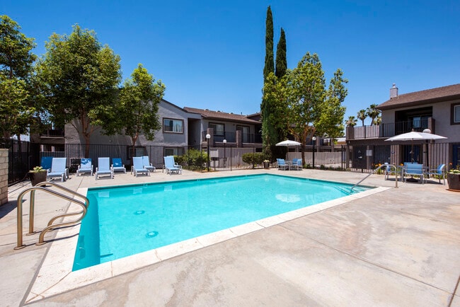 Photo - Cranford Court Apts