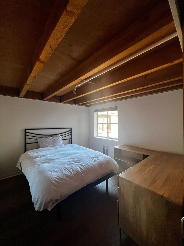 Only 1 room is for rent. Woman Preferable - 175 Bluxome St