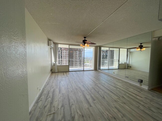 Foto del edificio - Pearl Two - 2 bedrooms, 1 bath Condo with 1 parking - Avail now!