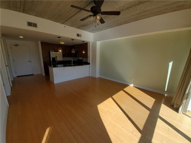 Building Photo - 563 Memorial Dr SE