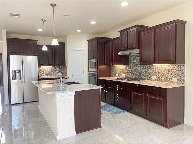 Foto del edificio - 21320 Hines Ln