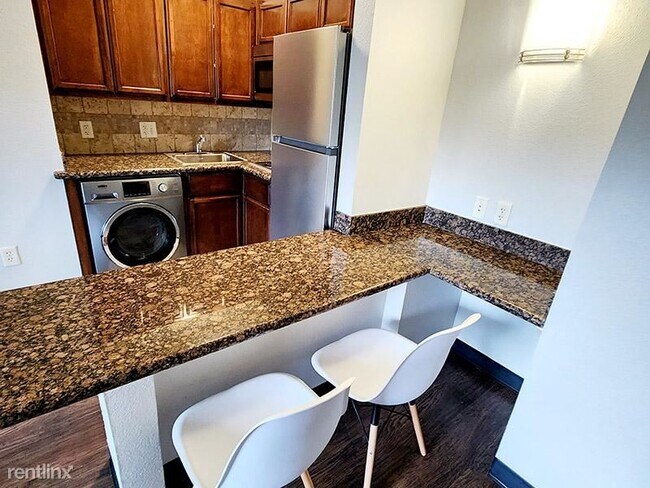 Foto del edificio - 1 br, 1 bath Condo - 27710 E University Dr...
