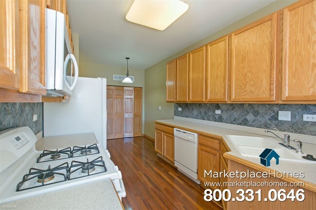 Building Photo - 2526 Hillsboro Blvd