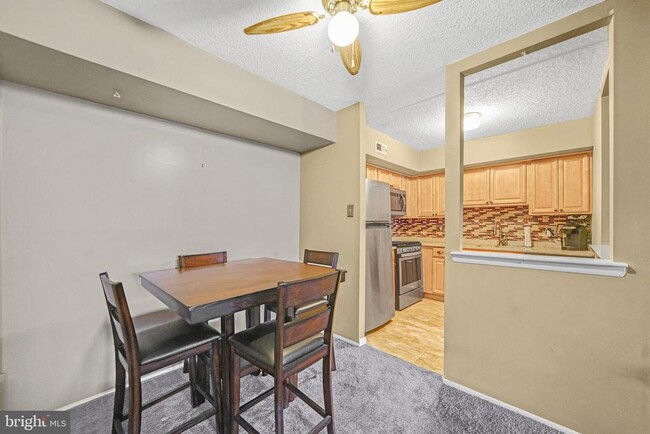 Building Photo - 6902 Hilltop Dr
