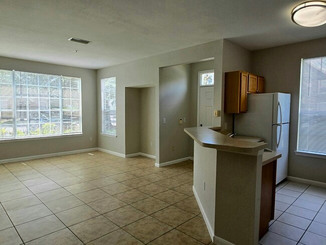Foto del edificio - 9005 Lee Vista Blvd