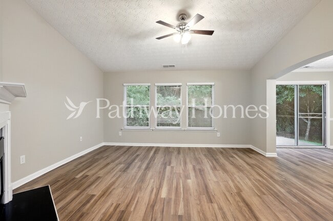 Building Photo - 210 Silver Arrow Cir