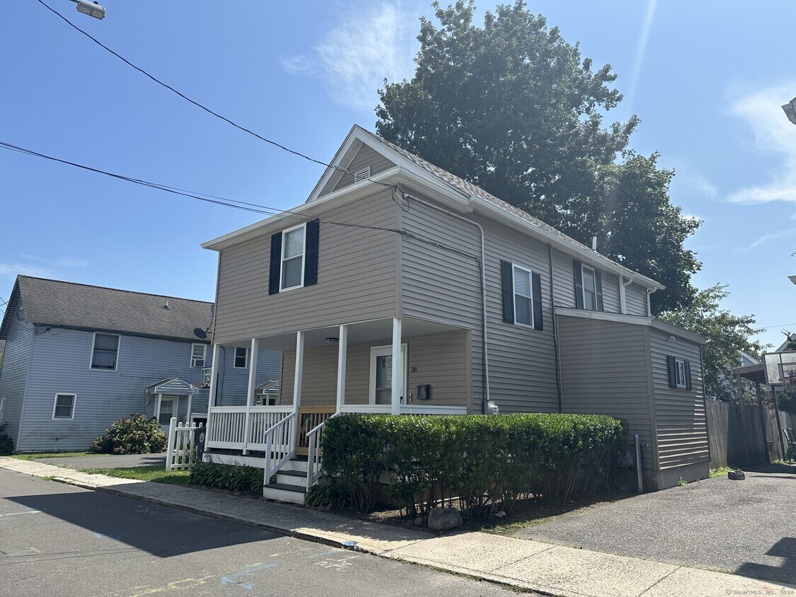 Primary Photo - 36 Botsford Ave
