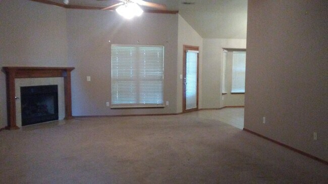 Foto del edificio - 3 bedroom 2 bath home in NW Norman