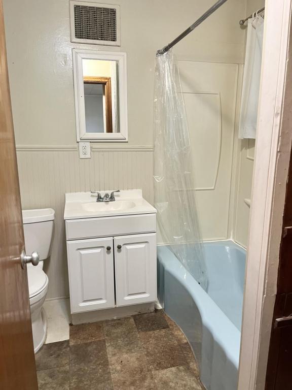 Building Photo - 122 Marshall St, Apt 1, Clarksburg, WV 26301