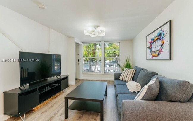 Building Photo - 6865 Bay Dr