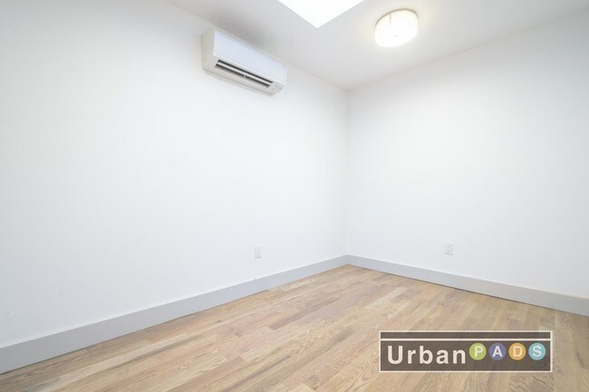 Building Photo - 571 Gates Ave