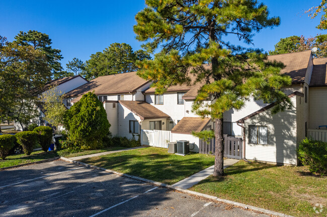 Foto del edificio - The Woodlands Condominiums