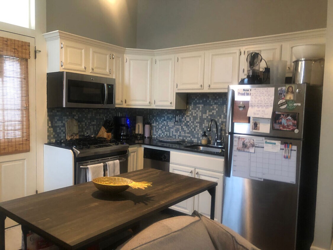 Kitchen / Living / Dining - 3333 Magazine St