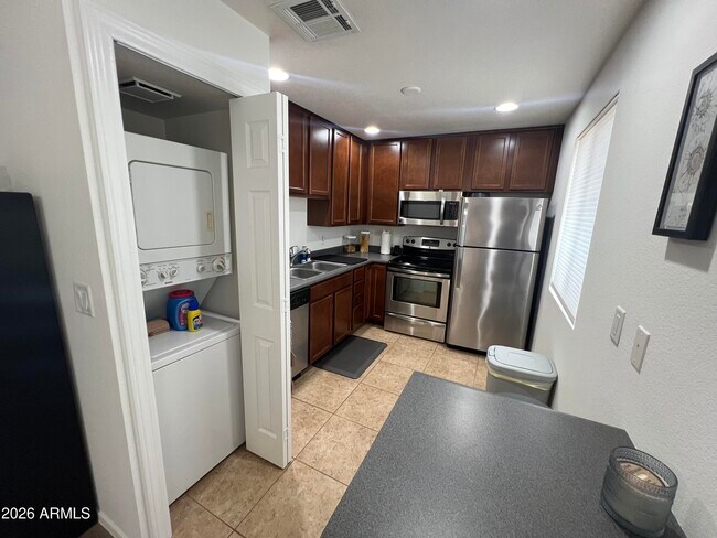 Foto del edificio - 4354 N 82nd St