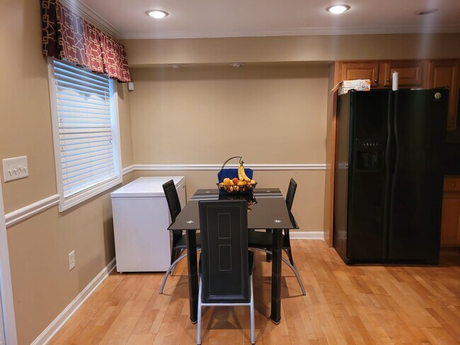 Building Photo - 771 Jordan Ln