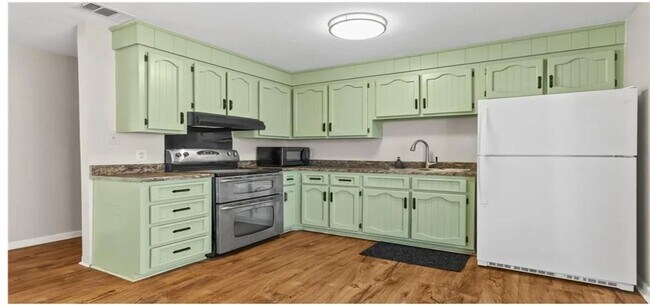 Building Photo - 4685 Pinedale Dr