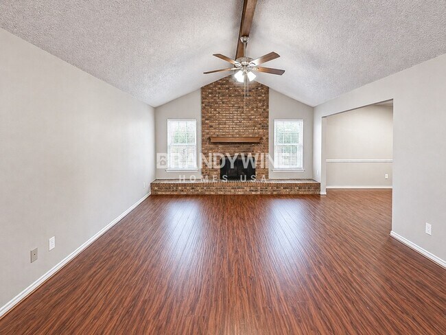 Building Photo - 5233 Hill Ridge Dr
