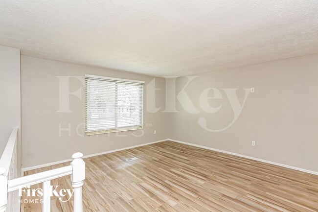 Building Photo - 910 Woodlark Dr