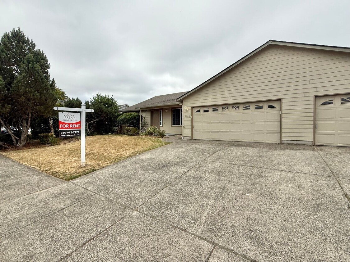 Foto principal - Charming One-Level Ranch in Peaceful Battl...